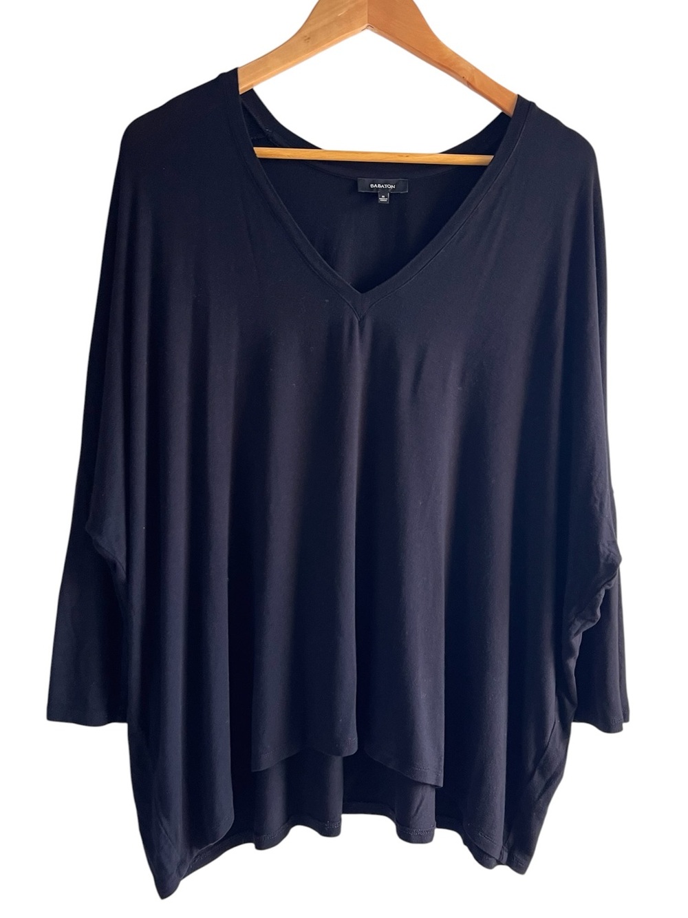 Babaton v-neck short sleeve batwing oversized v-neck top size M good condition